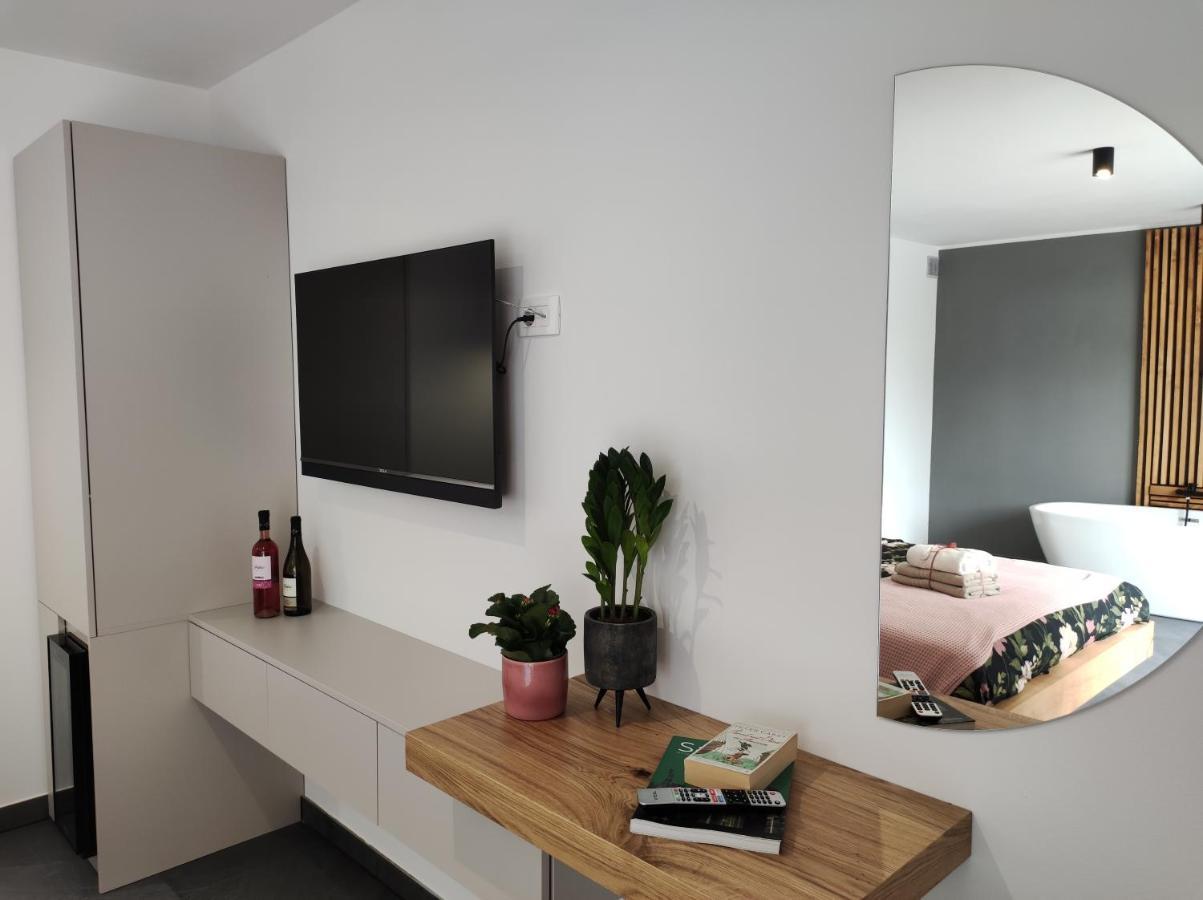 Boutique Rooms By Petric Winery Dobravlje Buitenkant foto