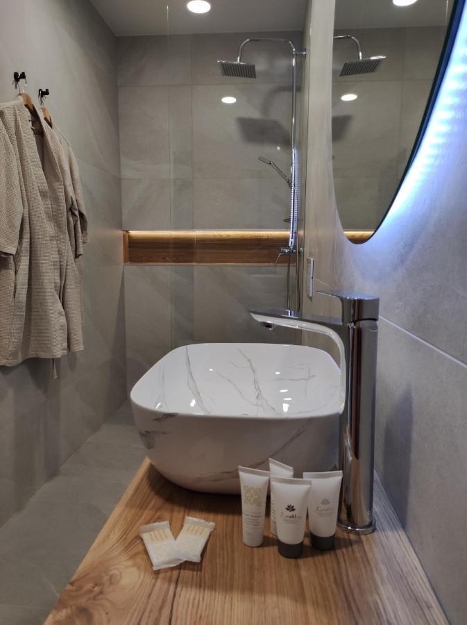 Boutique Rooms By Petric Winery Dobravlje Buitenkant foto