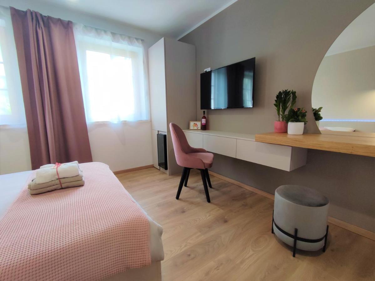 Boutique Rooms By Petric Winery Dobravlje Buitenkant foto