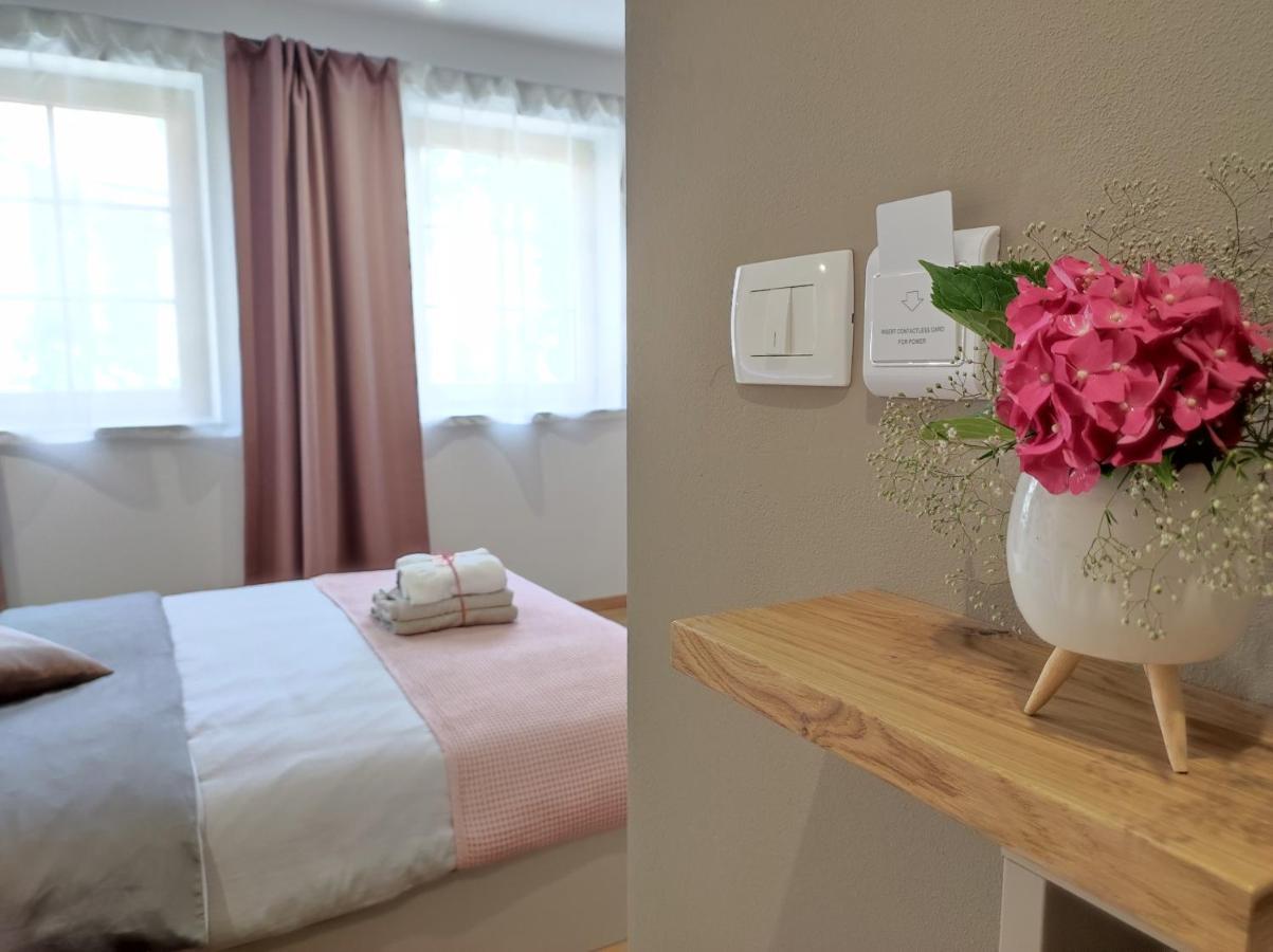 Boutique Rooms By Petric Winery Dobravlje Buitenkant foto